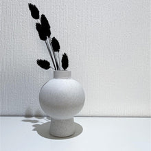 Load image into Gallery viewer, Juno Vase
